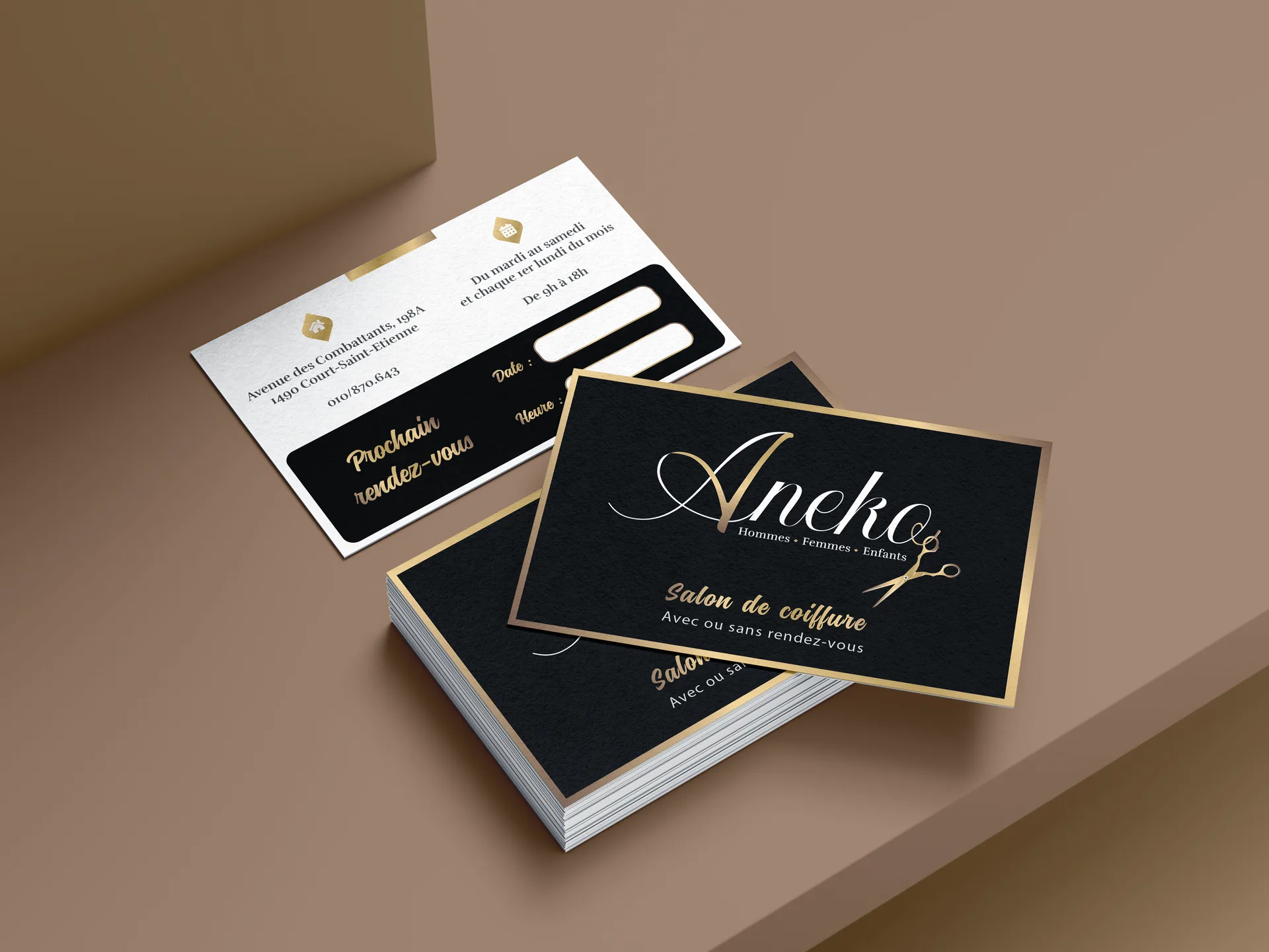 Cartes de visite et carte de rendez-vous Aneko noir et or, empilées